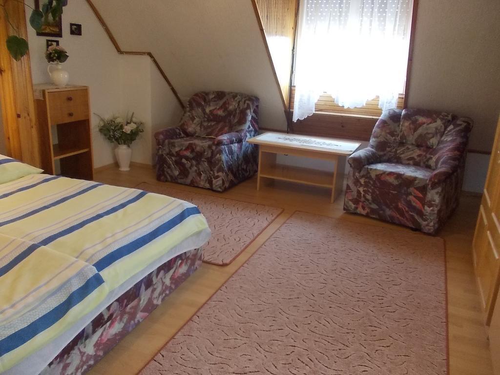 Judit Vendeghaz Hotel Hévíz Kamer foto